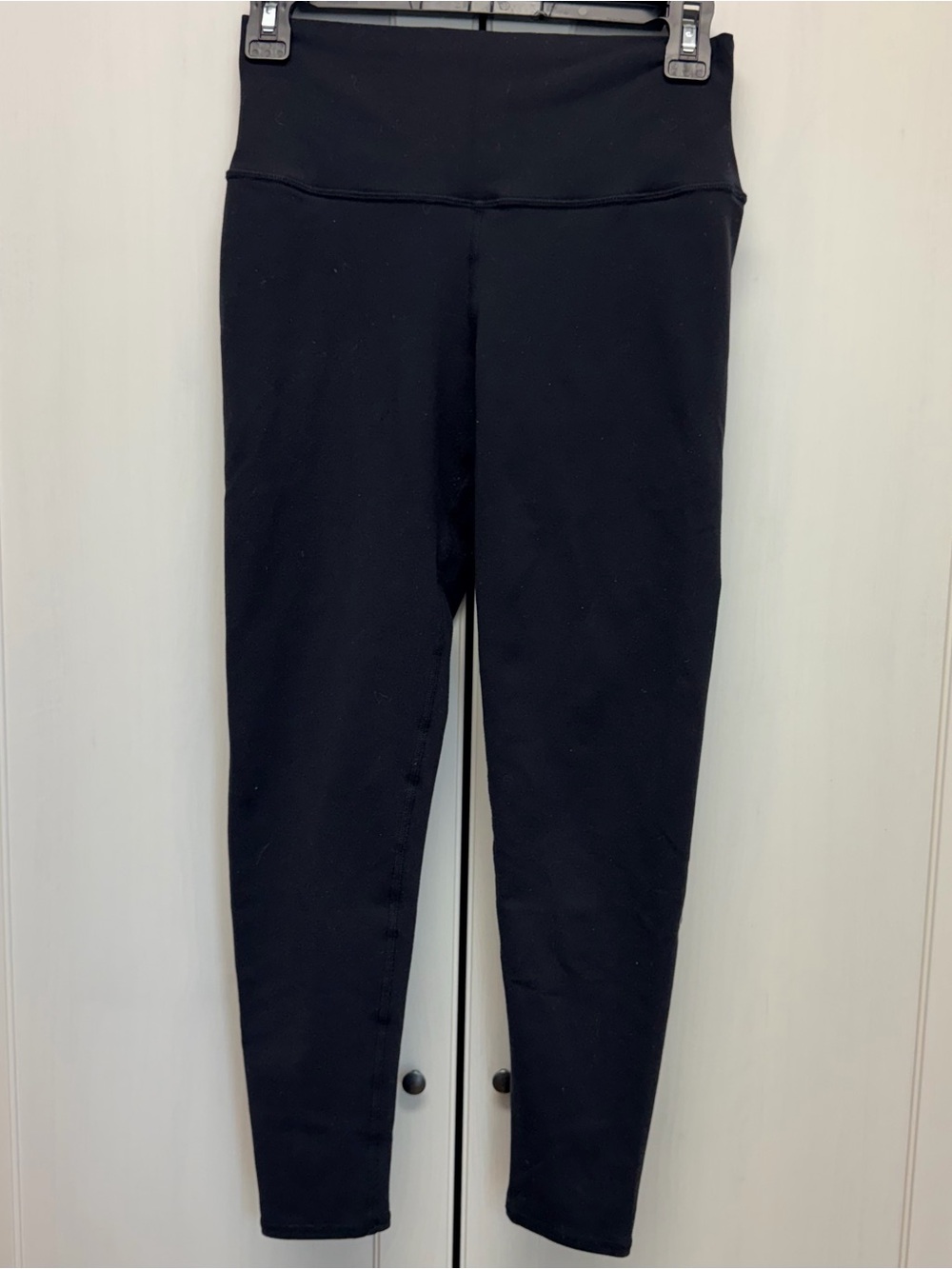 Alo Woman’s Black Active Leggings - Picture 2 of 6